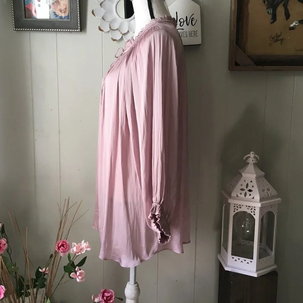 Chelsea & Theodore tie neck balloonsleeve blouse